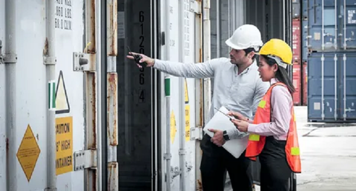 Митний брокер: обов’язки та його переваги