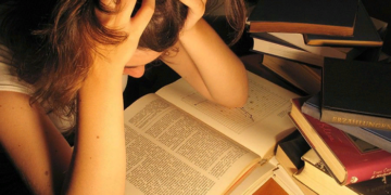 Світ Знань відгуки: Як студенти оцінюють компанію за написання дипломних робіт