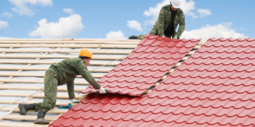 Монтаж крыши из металлочерепицы: инструменты, расчет материала