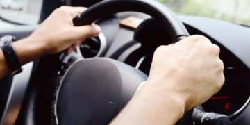 Туго крутится руль: типичные причины, особенности, решение