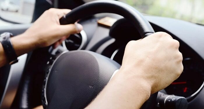 Туго крутится руль: типичные причины, особенности, решение