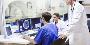 Особенности и преимущества лечения астроцитомы в клинике Assuta