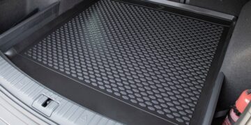 Улучшаем багажник авто с помощью резинового коврика: правила и рекомендации