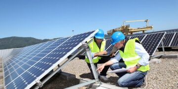 Монтаж сонячної електростанції: від чого залежить вартість