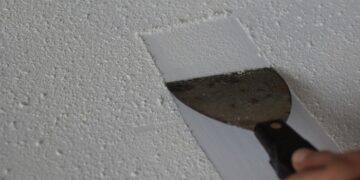 Removing a popcorn textured ceiling: specifics of preparation, basic rules and steps