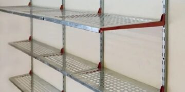 Полочные стеллажи – универсальная система хранения