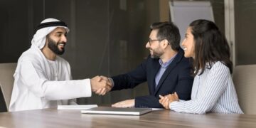 The role of real estate consultants in Dubai for local and international buyers