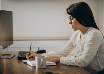 How to Become a UGC Creator (Simple & Real Guide)