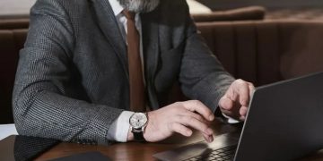 Demystifying the system: LawyerInfo launches comprehensive legal guides for Ontario