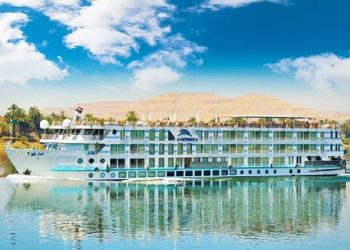 The living jewel of Egypt: adventures beneath a turquoise horizon