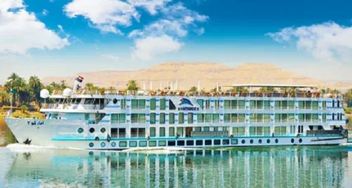 The living jewel of Egypt: adventures beneath a turquoise horizon